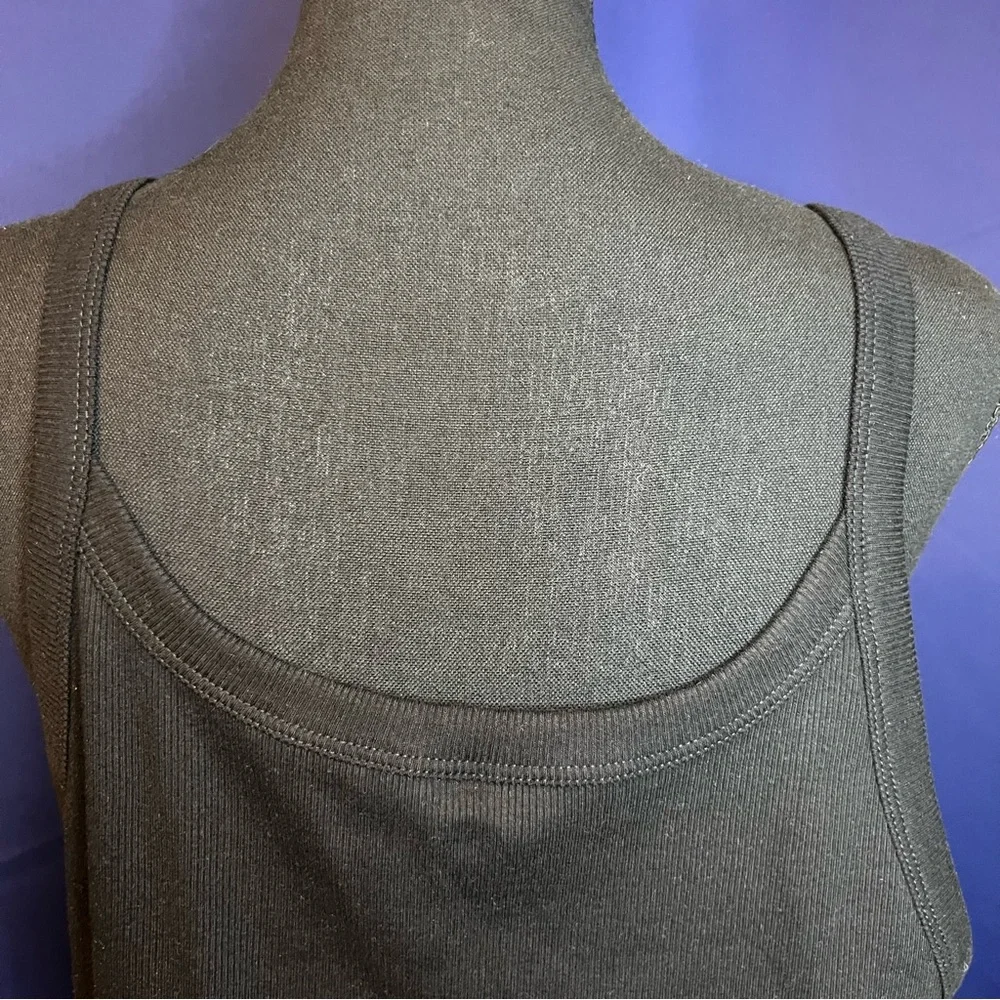 Old Navy Black Sleeveless Tank Top - Picture 5 of 8